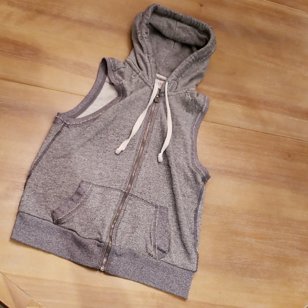 Sleeveless hoodie